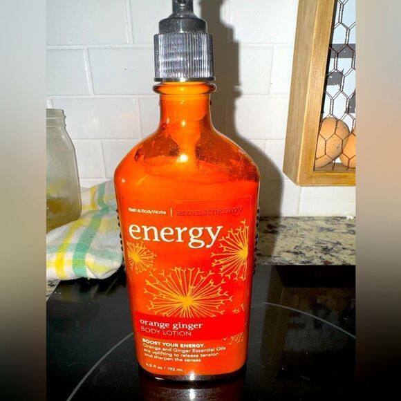 BATH AND BODY WORKS Aromatherapy  BODY LOTION - Picture 1 of 3